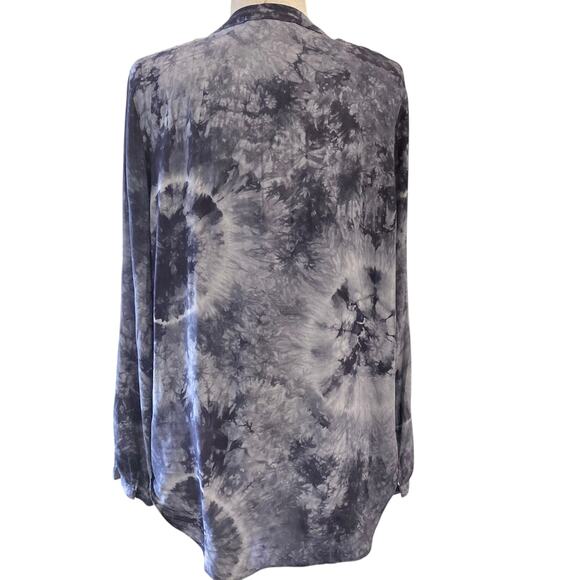 Olivaceous blue tie dye blouse, ladies medium relaxed fit long sleeve pullover - Picture 3 of 11